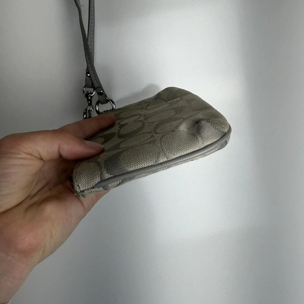 Coach Wristlet Clutch Bag Womens Small Gray Signature Jacquard Canvas Zip Strap